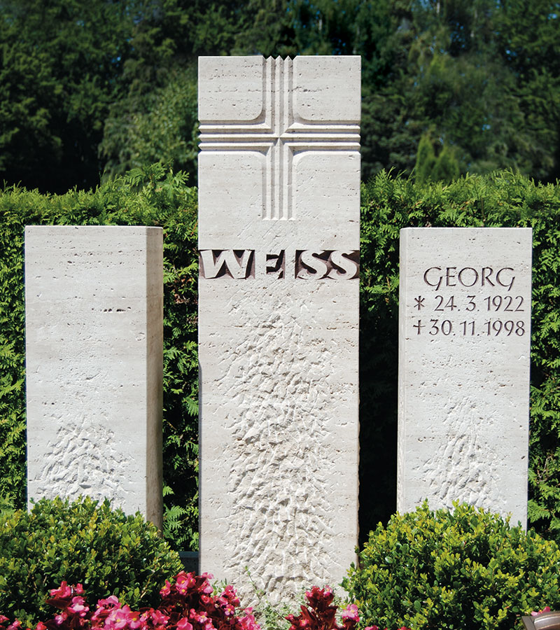Dreiteiliges Grabdenkmal aus Travertin