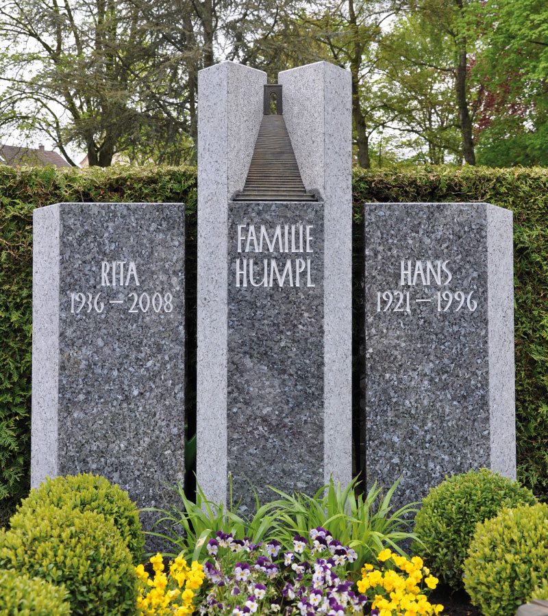 Dreiteiliges Familiengrabdenkmal