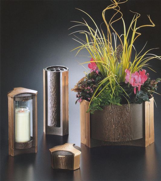 Weihwasserkessel - Grableuchten - Vasen - Blumenschalen